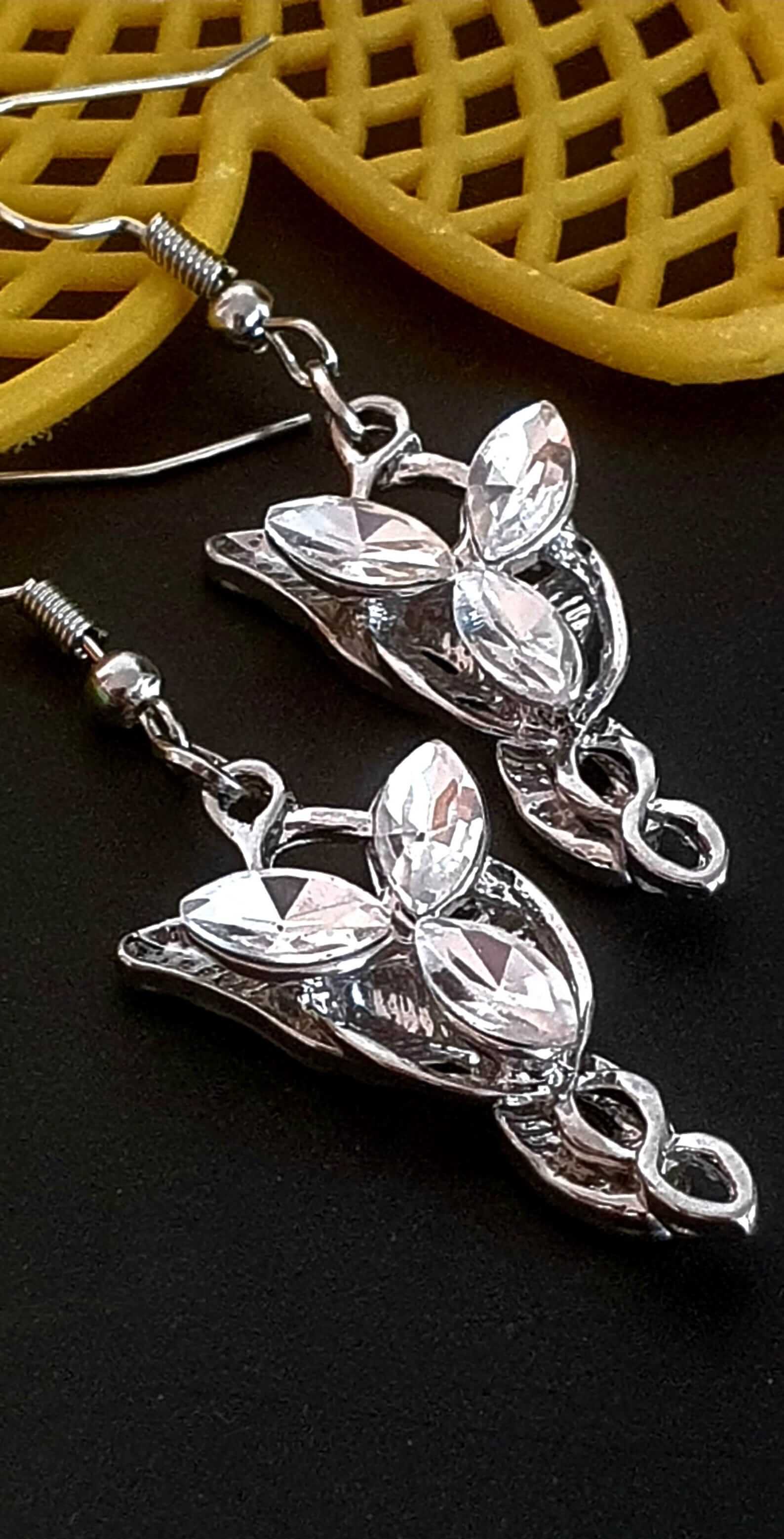 Arwen Evenstar necklace with silver pendant and cubic zirconia crystals